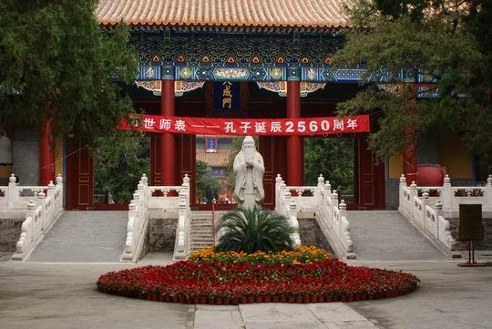 Peking – Shanghai – Suzhou – Xian – Guilin – Kanton (pandalátogatással az állatkertben) – Hong Kong – Makaó