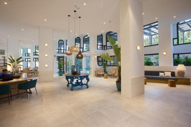 Corallium Beach Hotel