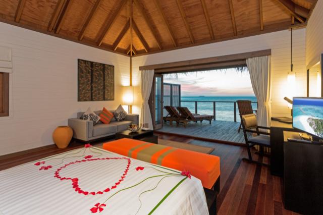 MeeruJacuzziWaterVillaInterior1