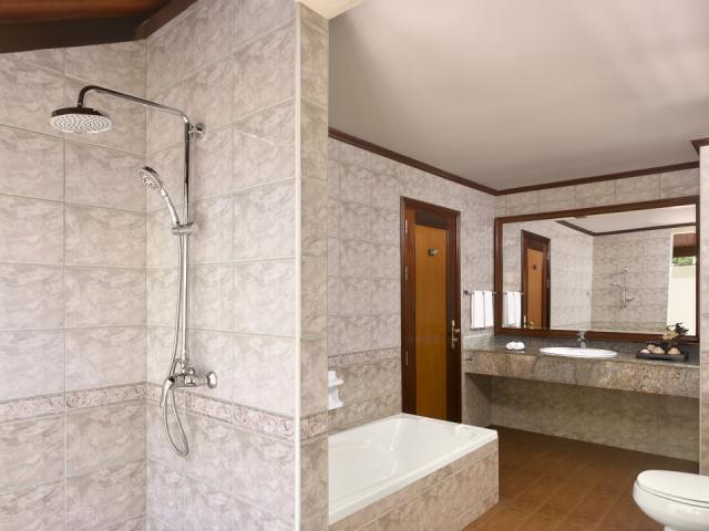 Royal Island - Beach Villa - Shower - 4K