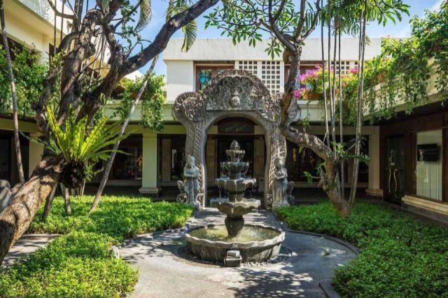 Hotel fountain