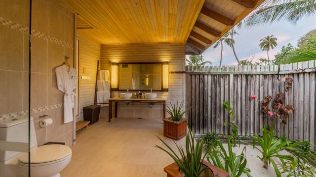 KureduBeachVillaBathroom2