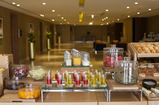 Grand-Millennium-Muscat-Meeting-Area-Coffee-Break_R