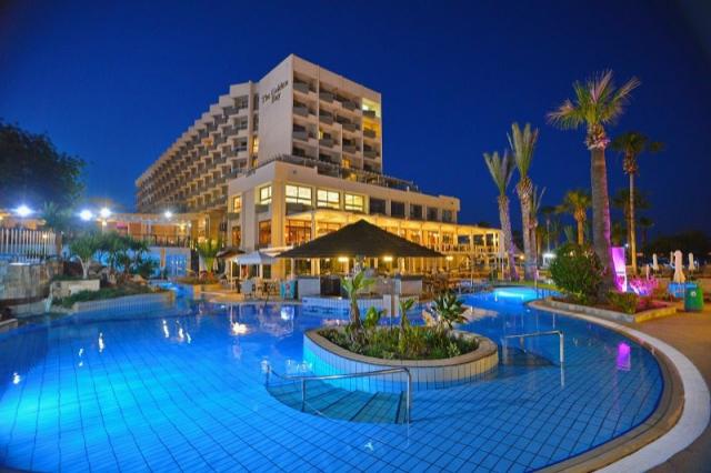 pool-by-night