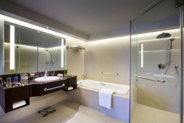 1_BEDROOM_DELUXE_BATHROOM_R