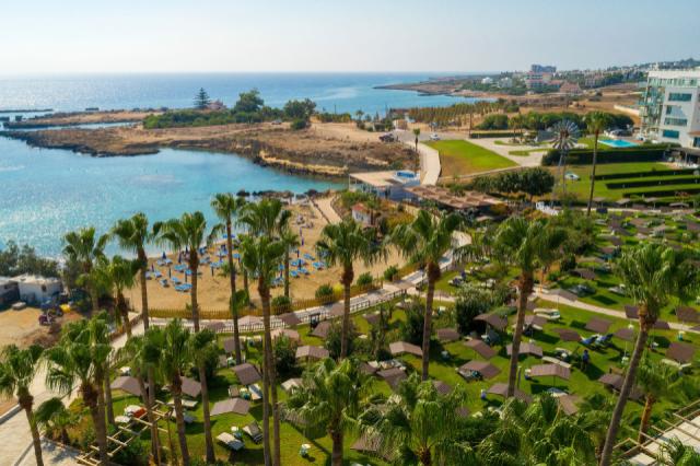 Beach-Hotel-in-Protaras