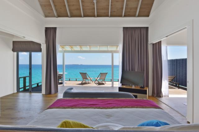 deluxe-water-villa-07