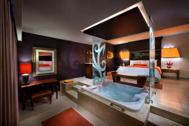 PUJ-Hard Rock Hotel & Casino-34-CaribbeanSuite