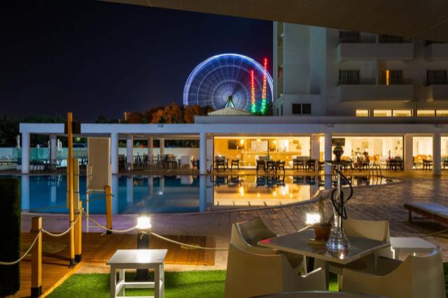 Pierre Anne Beach Hotel_medence3