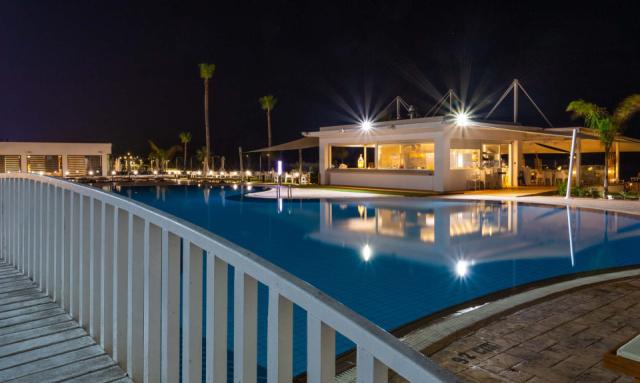 Pierre Anne Beach Hotel_medence2