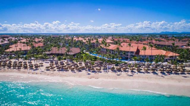 majestic-elegance-pool-beach-air