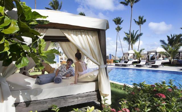 Elegance-Club-Swim-Up-Suite-terrace