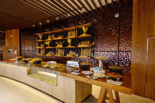 dessert-area-and-decoration-of-the-chulavista-restaurant-from-t