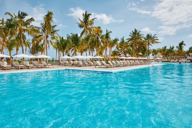RIU JUmbo-medence3