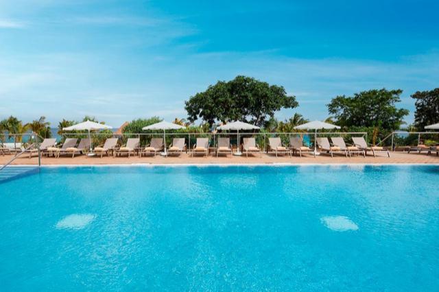 RIU JUmbo-medence1