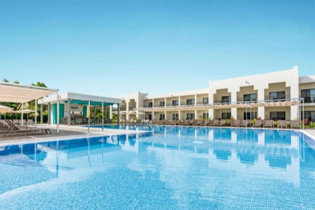 pool-riu-palace-zanzibar-2_tcm55-228958