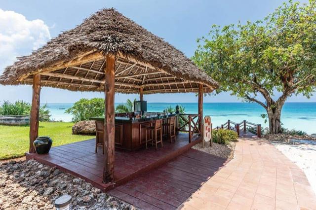 bar-beach-riu-palace-zanzibar_tcm55-229445