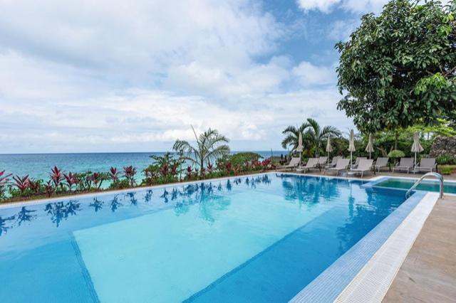 pool-riu-palace-zanzibar-9_tcm55-229456