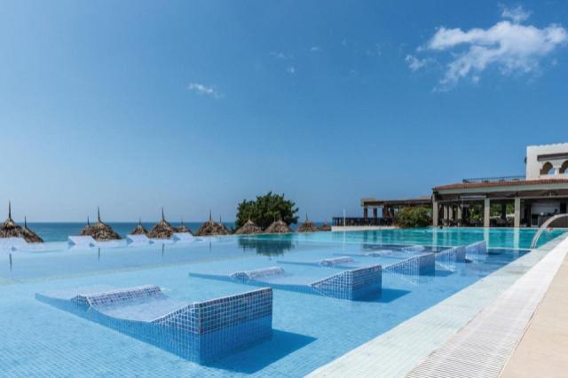 pool-riu-palace-zanzibar-6_tcm55-229453