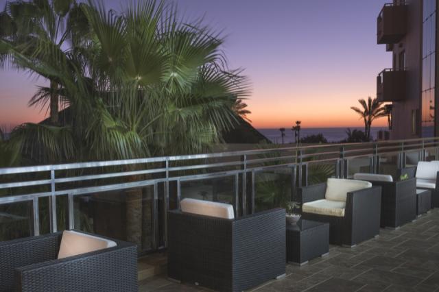 Lobby Bar Terrace 1