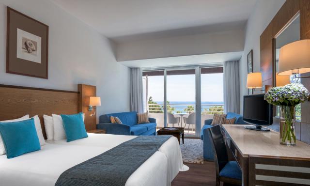 Limassol-Mediterranean Beach Htl-family-room-sea-view