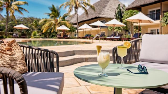 tui-blue-bahari-zanzibar-poolbar-outdoor-mama-pawpaw-bar