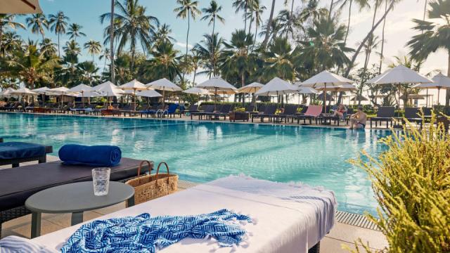 tui-blue-bahari-zanzibar-main-pool