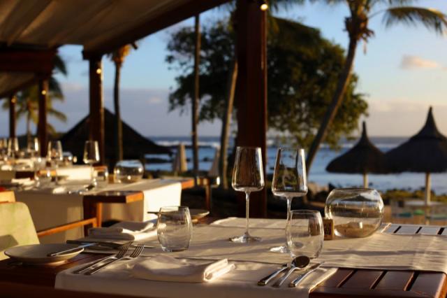 Shanti-Maurice-Resort-_-Spa_Stars-Restaurant_10