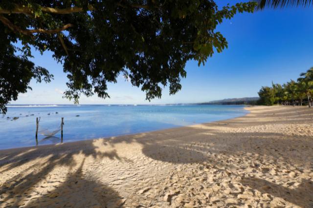 Shanti-Maurice-Resort-_-Spa_Beach_02