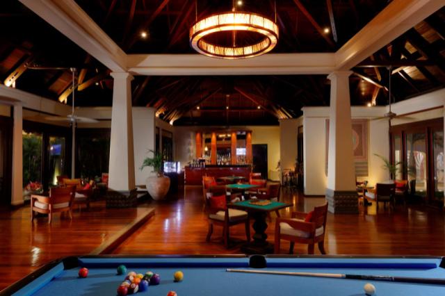 Shanti-Maurice-Resort-_-Spa_Red-Ginger-Bar_01