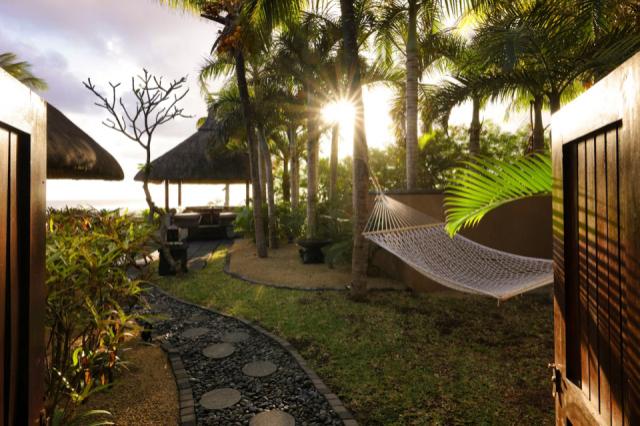 6_Shanti-Maurice-Resort-_-Spa_Shanti-Villa-Outdoor-Hammock_01