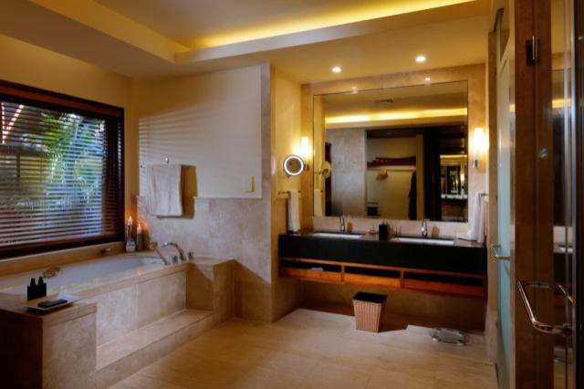 4_Shanti-Maurice-Resort-_-Spa_Oceanview-Pool-Villa_Bathroom_02