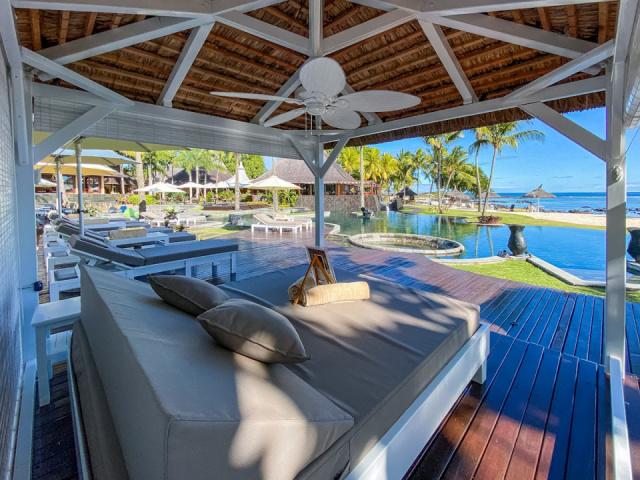 Shanti-Maurice-Resort-Spa_Private-Cabana-Experience_Pool-View_0