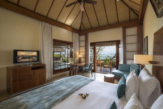 beachfront_suite_pool_villa