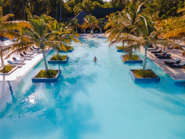 Villa Nautica - Influencer - Girl in Main Pool
