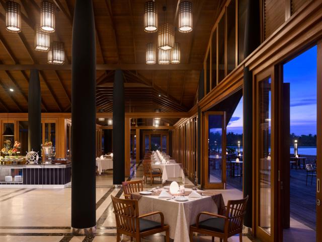 Villa Nautica - Lagoon Restaurant - Seating - 4K