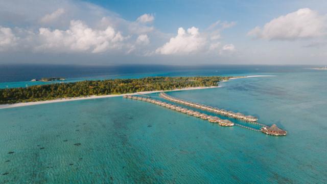 Villa Park - Lifestyle - Island Aerial - 4K