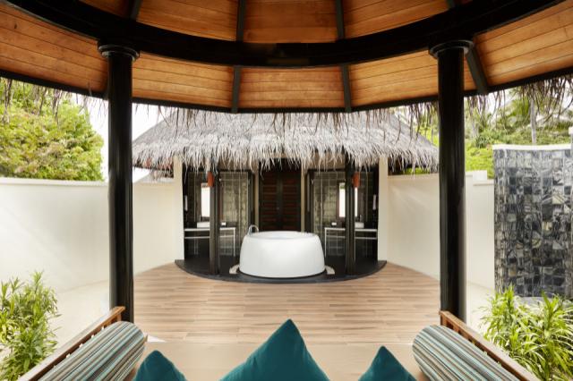 IruFushi_ Deluxe_Beach_Villa_Pool_0001