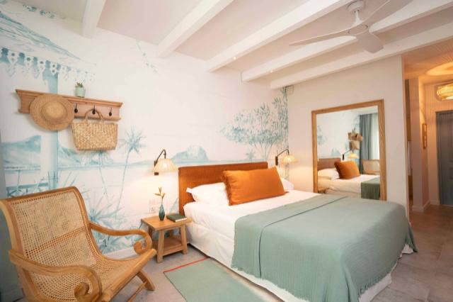 veranda-grand-baie-comfort-pool-garden-view-room
