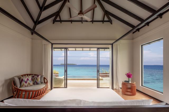 NH_Collection_Maldives_Havodda_Resort_Guest_Room_Over_Water_Poo