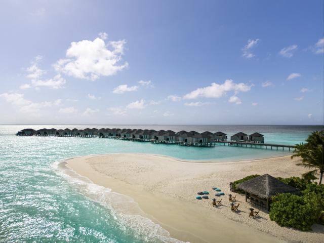 NH_Collection_Maldives_Havodda_Resort_Beach_Iru_Bar_Overwater_V
