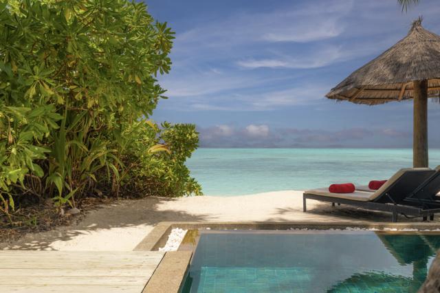 NH_Collection_Maldives_Havodda_Resort_Guest_Room_Sunrise_Beach_