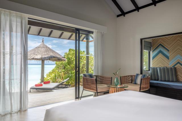 NH_Collection_Maldives_Havodda_Resort_Guest_Room_Sunset_Beach_V
