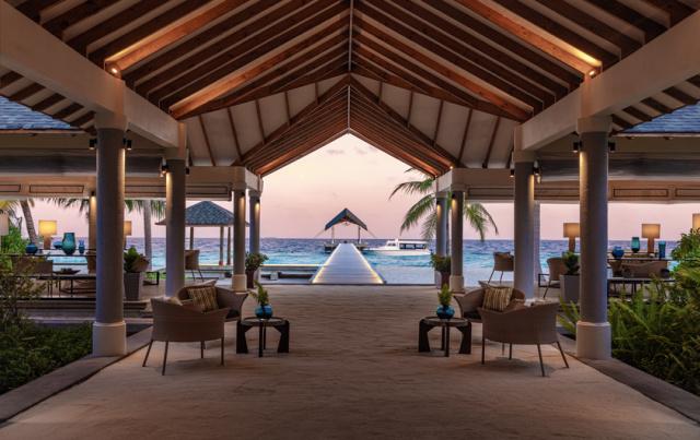 NH_Collection_Maldives_Havodda_Resort_Lobby_View_Lobby_with_Jet