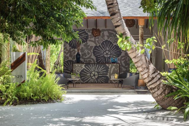 NH_Collection_Maldives_Havodda_Resort_Spa_Reception