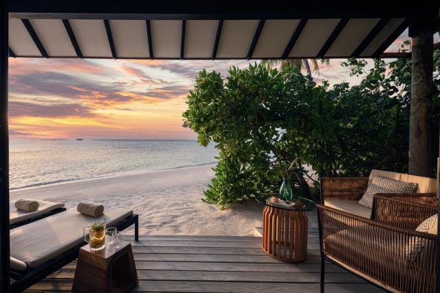 NH_Collection_Maldives_Havodda_Resort_Sunset_Beach_Villa_Terrac