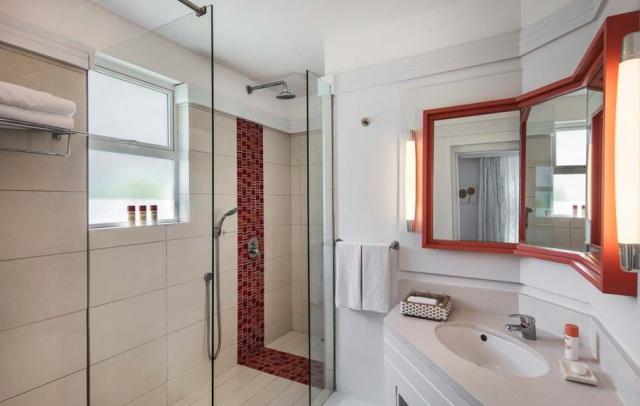 ambre_rooms_courtyard_bathroom