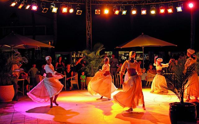 la_pirogue_entertainment_2-5000x3333-9a3fecbc-17ca-4f6f-8e7b-9e