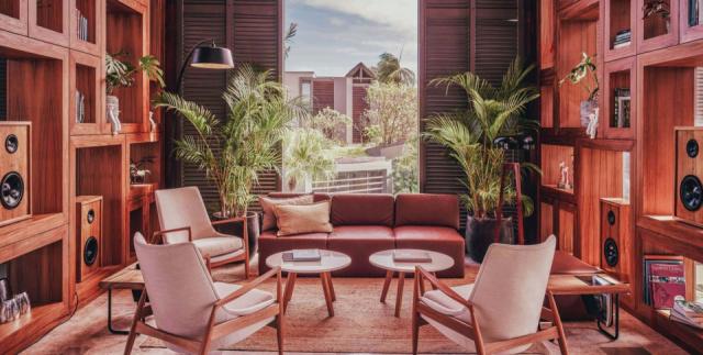 long-beach-living-room-seating-area