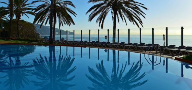 5-star-hotel-madeira-with-spa-outside-view-pool